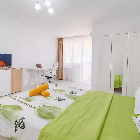 South Pearl Apartment *